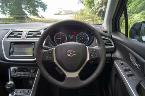Suzuki SX4 S-Cross Review - Steering Wheel - carwitter