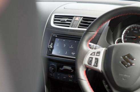2014 Suzuki Swift Sport Review - Infotainment Scene - carwitter
