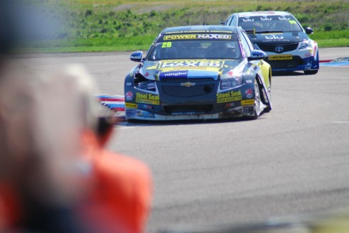 BTCC 2014 Thruxton - Chevrolet Toyota - carwitter