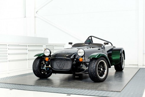 Caterham-Seven-250-R-Kamui-Kobayashi - Front - carwitter