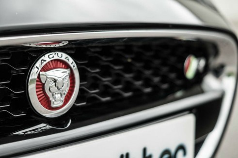 Jaguar F-Type Coupe R Review - Growler Close - carwitter