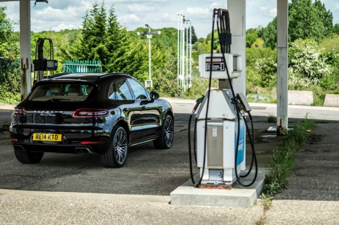 Porsche Macan Turbo Review - Rear Scene - carwitter