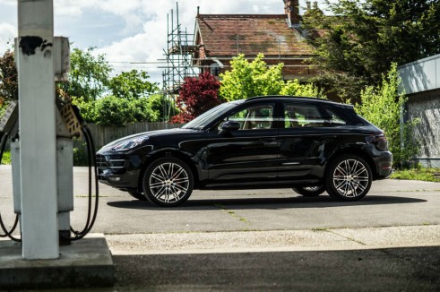 Porsche Macan Turbo Review - Side - carwitter