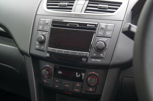 Suzuki Swift Sport Center Console 2013 Closeup - carwitter