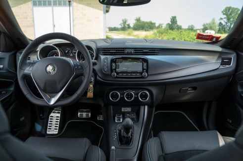 2014 Alfa Romeo Giulietta Quadrifoglio Verde Review - Dashboard - carwitter
