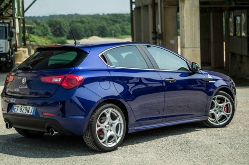 2014 Alfa Romeo Giulietta Quadrifoglio Verde Review - Rear Angle Close - carwitter