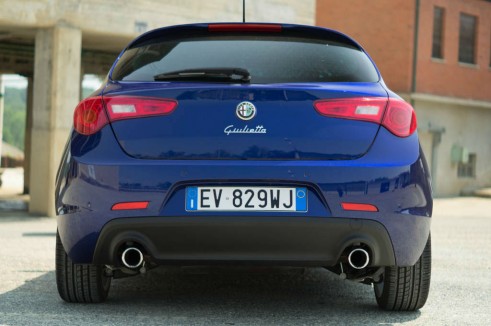 2014 Alfa Romeo Giulietta Quadrifoglio Verde Review - Rear - carwitter