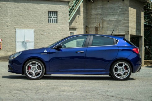 2014 Alfa Romeo Giulietta Quadrifoglio Verde Review - Side - carwitter