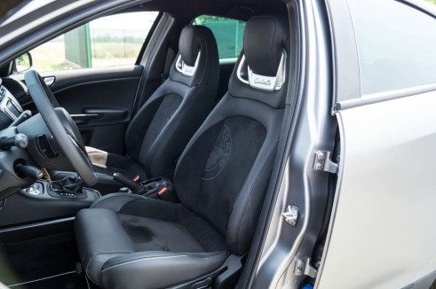 2014 Alfa Romeo Giulietta Quadrifoglio Verde Review - Sport Seats - carwitter
