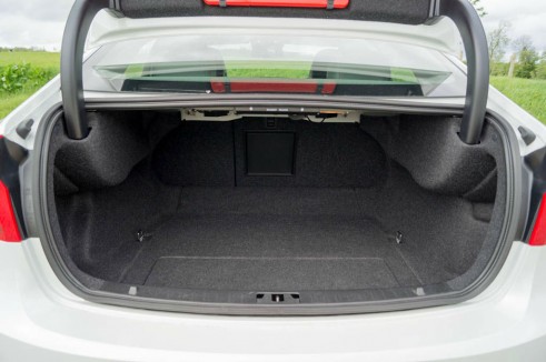 2014 Volvo S60 D4 Review - Boot - carwitter