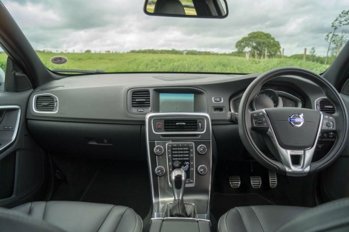 2014 Volvo S60 D4 Review - Dashboard - carwitter