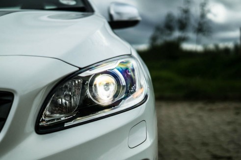 2014 Volvo S60 D4 Review - Headlight - carwitter