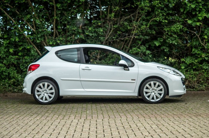 Peugeot 207 GT - Side Close - carwitter