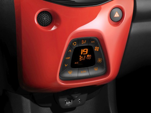 2014 Citroen C1 Review - Centre Console - Carwitter