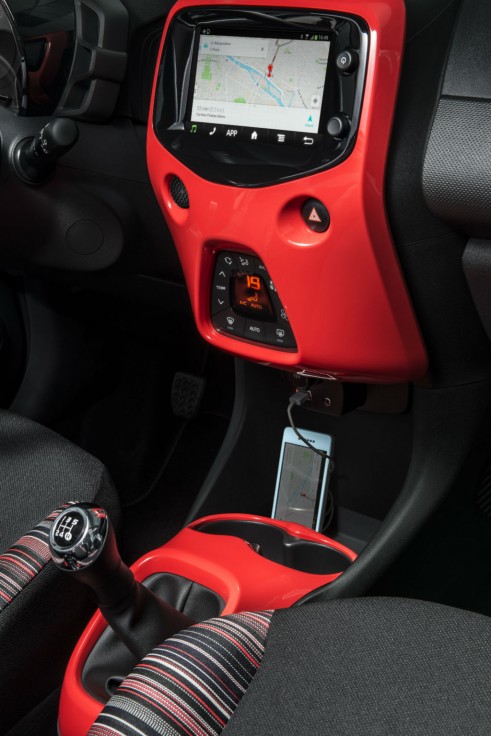 2014 Citroen C1 Review - Centre Console Full - Carwitter