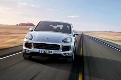 2014 Porsche Cayenne front - carwitter