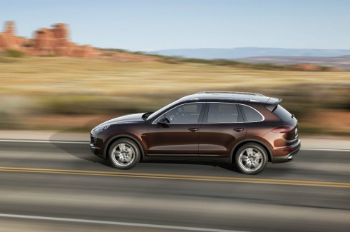 2014 Porsche Cayenne side 2 - carwitter