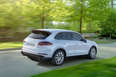2014 Porsche Cayenne side 3 - carwitter