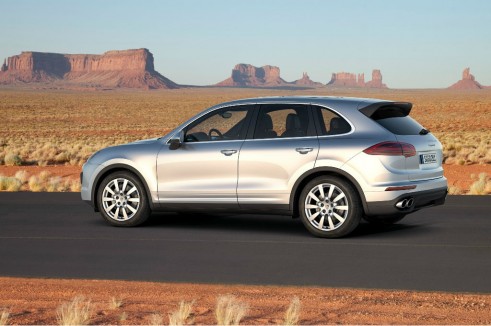 2014 Porsche Cayenne side - carwitter