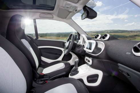2014 Smart ForTwo interior - carwitter