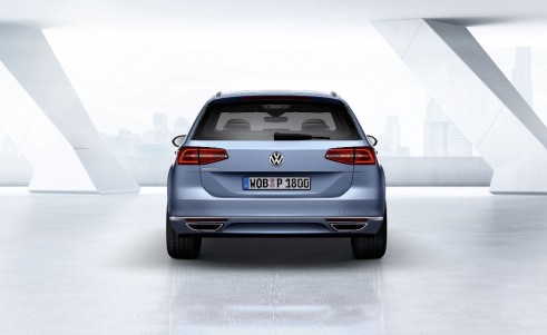 2015 Volkswagen Passat estate rear 2 - carwitter
