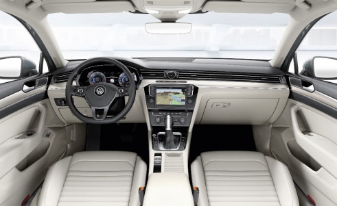 2015 Volkswagen Passat interior - carwitter