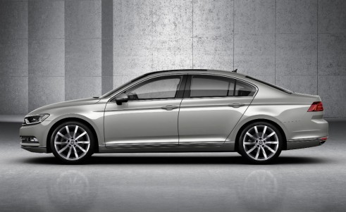 2015 Volkswagen Passat saloon side - carwitter
