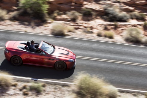 Aston Martin V12 Vantage S Roadster top - carwitter