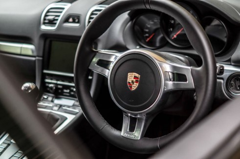2014 Porsche Cayman Review - Steering Wheel - carwitter