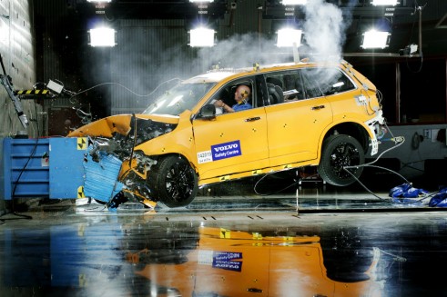 2015 Volvo XC90 crash  - carwitter