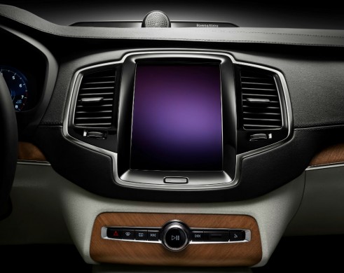 2015 Volvo XC90 dash 2  - carwitter