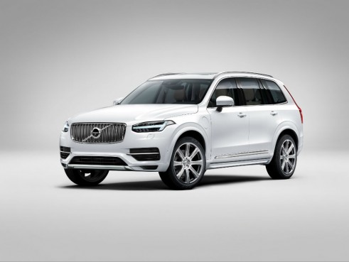 2015 Volvo XC90 front 2  - carwitter
