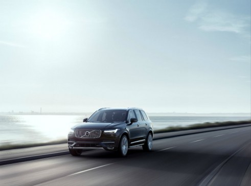 2015 Volvo XC90 front 3  - carwitter