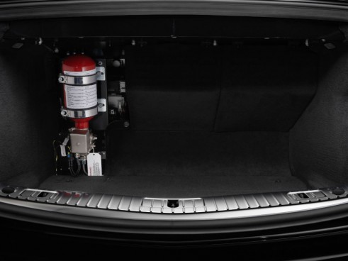 Mercedes S600 Guard extinguisher - carwitter