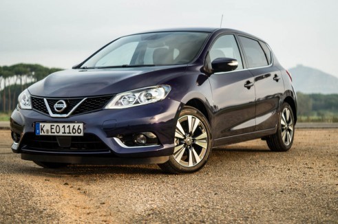 2014 Nissan Pulsar 1.2 DIG-T Review - Front Low - carwitter
