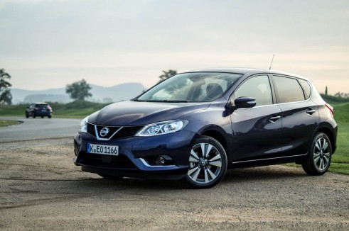 2014 Nissan Pulsar 1.2 DIG-T Review - Side Scene - carwitter