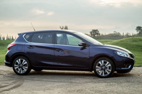 2014 Nissan Pulsar 1.2 DIG-T Review - Side - carwitter