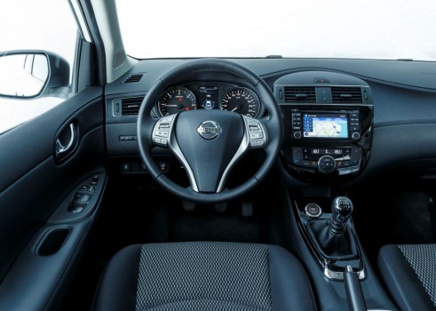2014 Nissan Pulsar 1.2 DIG-T Review - Steering Wheel - carwitter