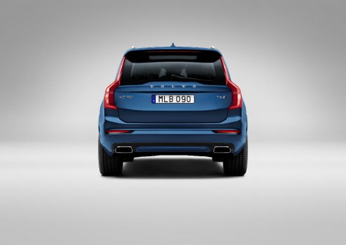 2015 XC90 R-Design rear 2 - carwitter