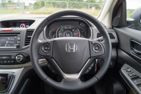 Honda CR-V 1.6 i-Dtec Review - Steering Wheel - carwitter