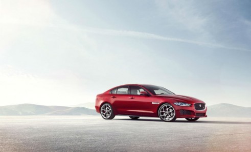 Jaguar XE - Side Front - carwitter