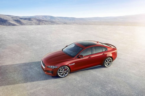 Jaguar XE - Side - carwitter