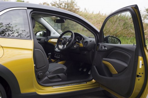 Vauxhall Adam Rocks Air interior  2- Carwitter