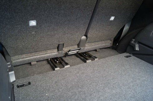 2014 Nissan Note 1.2 DiG-S Review - Rear Seats Slide - carwitter