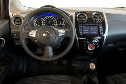 2014 Nissan Note 1.2 DiG-S Review - Steering Wheel - carwitter