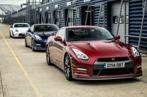 2015 Facelift Nissan 370Z NISMO - 2014 Nissan GT-R - carwitter