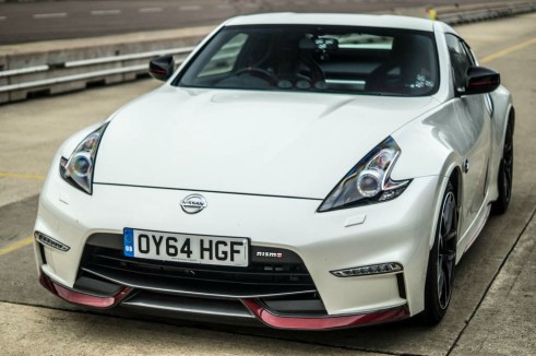 2015 Facelift Nissan 370Z NISMO - Front Angle Close - carwitter