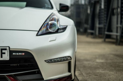 2015 Facelift Nissan 370Z NISMO - Front NISMO Badge - carwitter