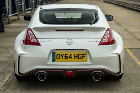 2015 Facelift Nissan 370Z NISMO - Rear - carwitter