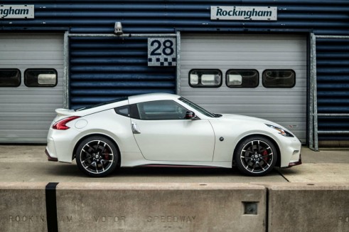 2015 Facelift Nissan 370Z NISMO - Side - carwitter